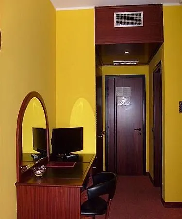 Flower Hotel
